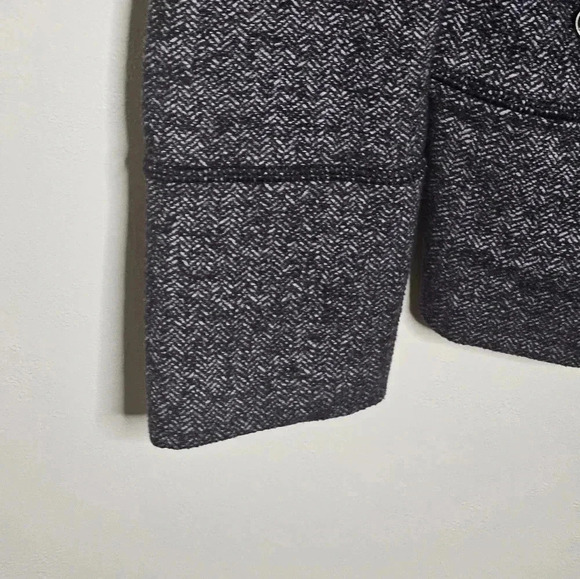 Lululemon full‎ zip casual mid weight jacket. Size 4 - Picture 4 of 5